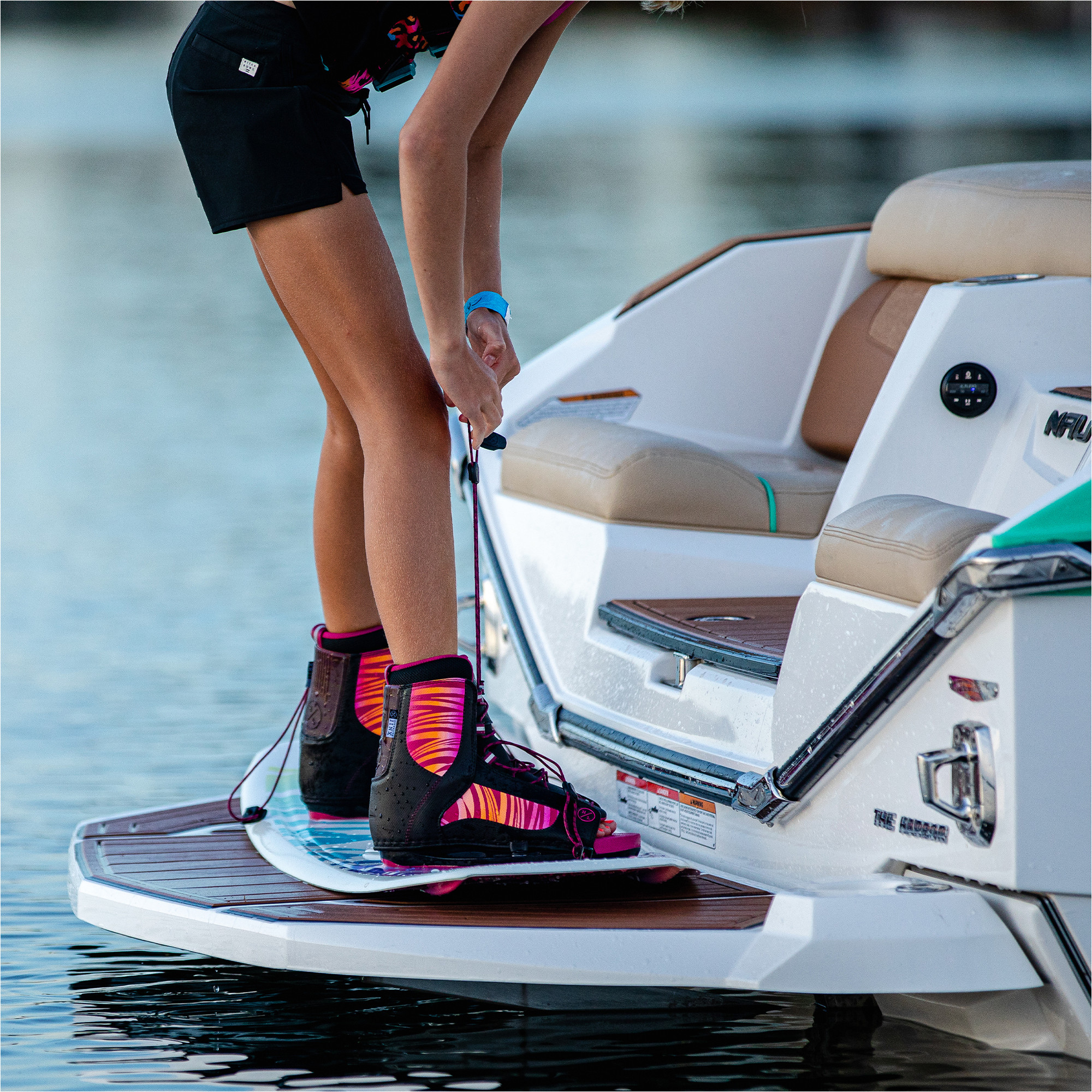 2023 Hyperlite Womens Jinx Wakeboard Binding H22BJI Black / Pink